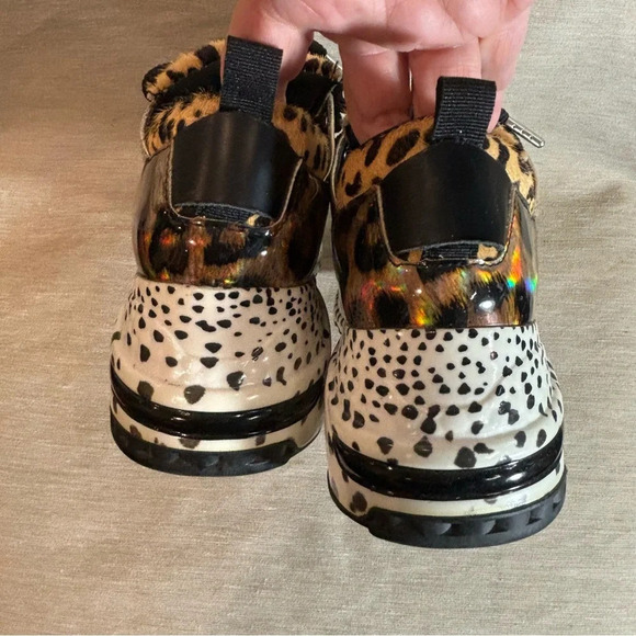 STEVE MADDEN Sz 7 Cliff Animal Print Cow Hair Lace Up Gold  Accent Sneakers - Picture 6 of 9